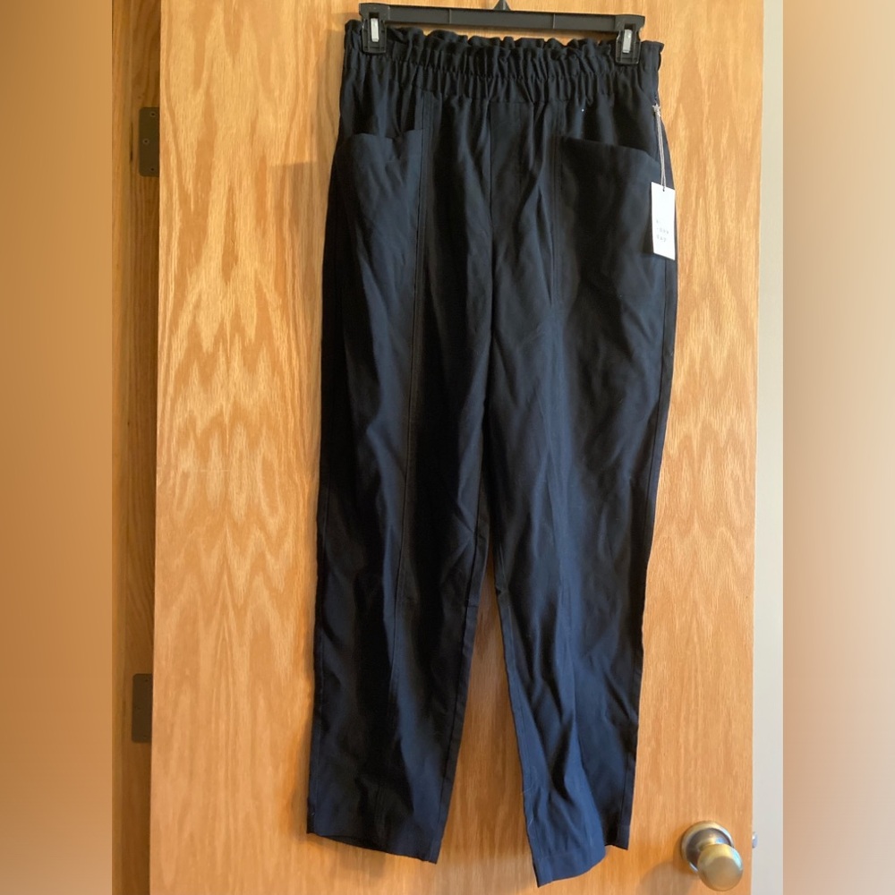 A New Day black pants, size medium, NWT.